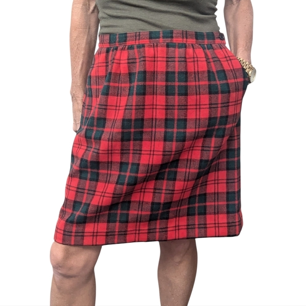 Vintage Pendleton Red Tartan Wool Skirt Women’s Small Knee Length USA Made